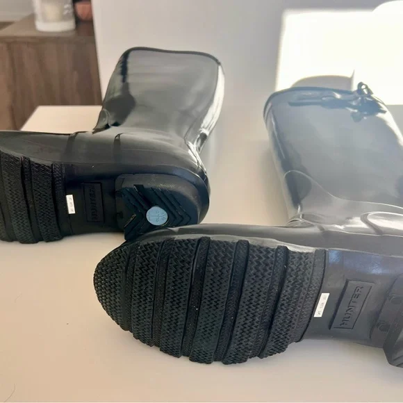 Tall Navy Hunter Boots - SZ 7 - Picture 3 of 3